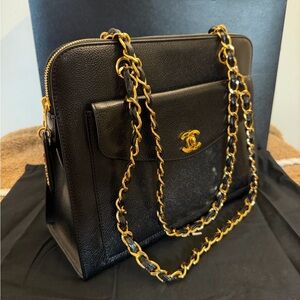 CHANEL Black Leather Shoulder Bag with Gold Chain Strap